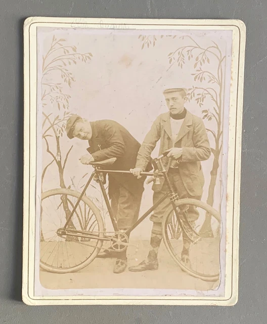 Figurine Cycliste Sur Vélo De Course - Métal Argenté, Déco Ou Cadeau Pour Cycliste