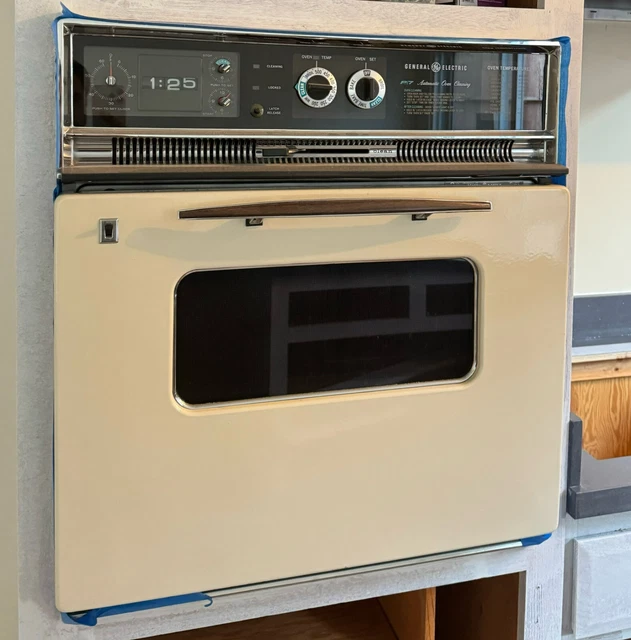 1950 GE ELECTRIC StoveRange VINTAGE GEBroiler, Oven. One Owner