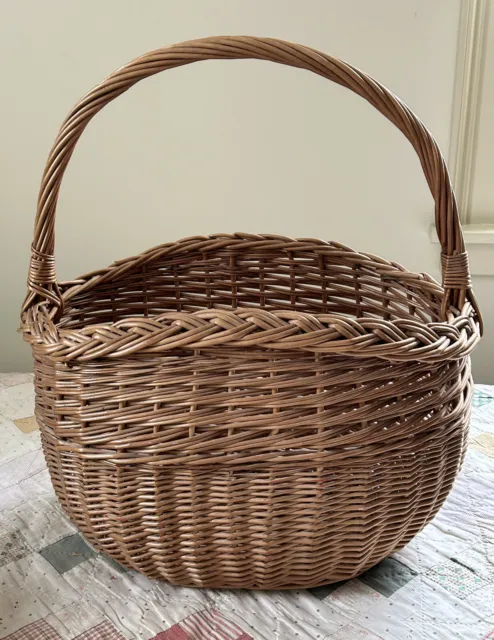 Large  VINTAGE COUNTRY FARMHOUSE WICKER BASKET with HANDLE