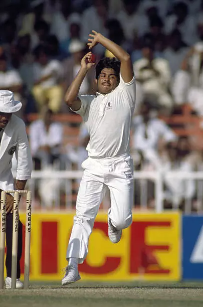 Mushtaq Ahmed bowling Pakistan during Champions Trop- Old Cricket Photo 2