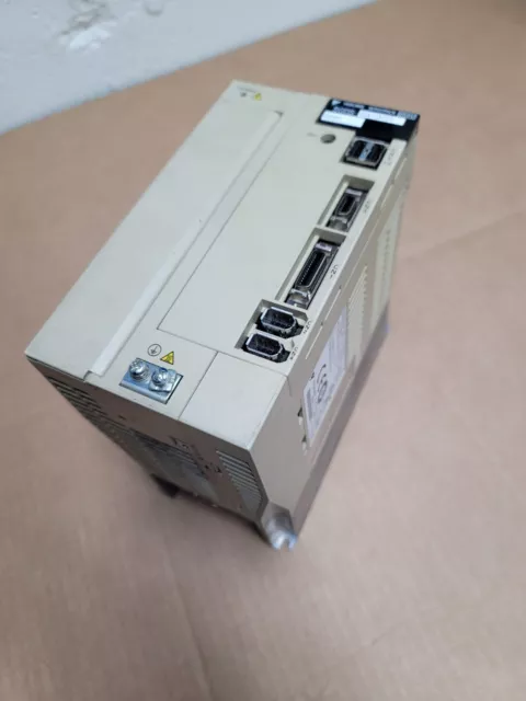 Yaskawa SGDS-20A12AY27 Servo Drive 3P 200-230V 50/60HZ IN, 3PH 0-230V 0-300HZ ON