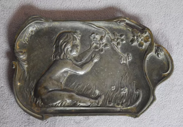 A. OUVET : Vide-poche art-nouveau vers 1900 / Décor enfant fleurs et papillon