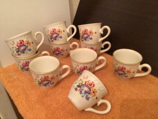 Tasses à café anciennes en Gien x10, série fleurettes, petites fleurs en TBE