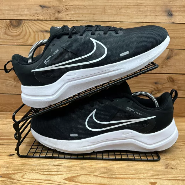 Nike Downshifter 12 Zapatos Para Hombre Talla UK 8 Negro Blanco Malla Correr Gimnasio Entrenadores