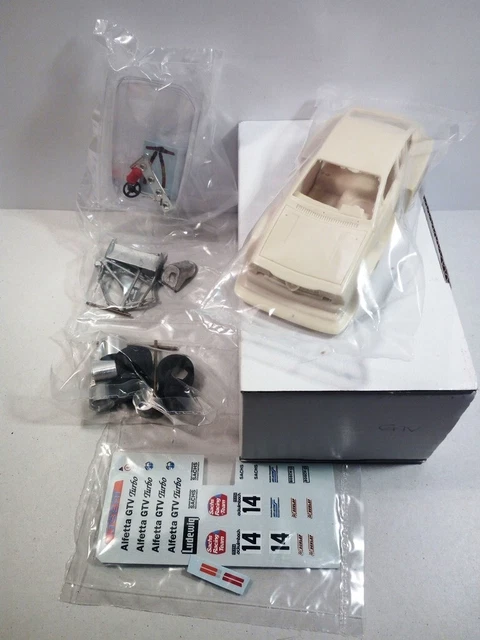 LAUDORACING-MODELS 1/18 Alfa Romeo Alfetta GTV 2000 Turbo LM130C2 - Prototype Doré
