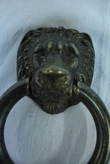 SUPERBE HEURTOIR OU MARTEAU DE PORTE EN BRONZE représentant un buste de lion 2