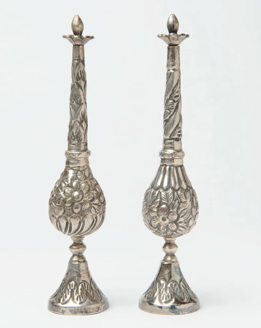 Coppia di Aspersori Ottomani in Argento Two Ottoman Silver Rosewater Sprinklers Coppia di Aspersori Ottomani in Argento Two Ottoman Silver Rosewater Sprinklers