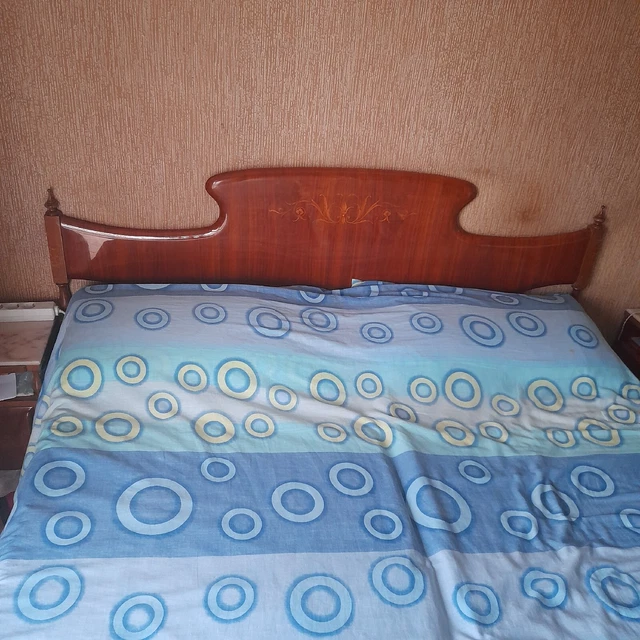 LETTO IN PALISSANDRO CON INTARSI TESTIERA, PEDIERA E LATERALI SENZA RETE anni 60