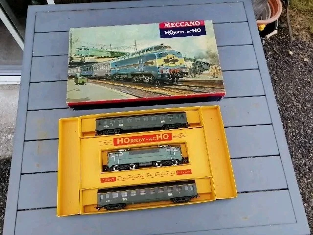 HORNBY-ACHO COFFRET DE train voyageurs Le Vendéen ref 615 EUR 50,00