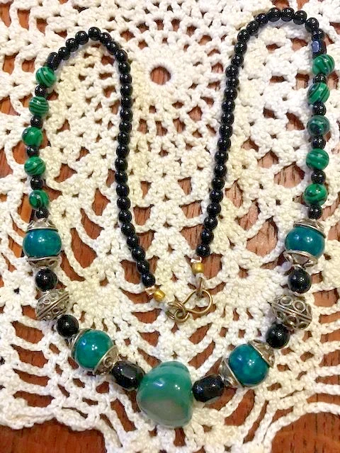 Collier Vintage En Perles De Malachite Naturelle - Pierre Verte - Bijou Ancien - Occasion Dans Son État