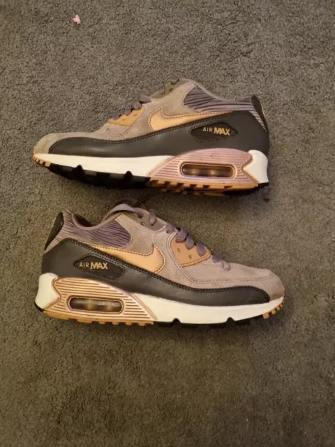 Womens nike sales trainers size 4