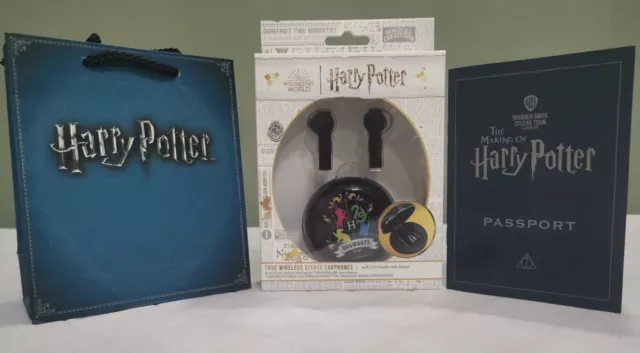 NEW Harry Potter Hogwarts Wireless Earphones/Earbuds & Passport & Bag