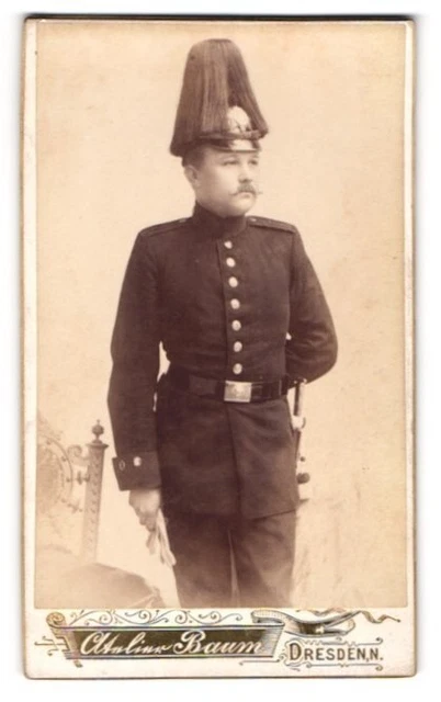 Fotografie Atelier Baum, Dresden, Soldat Gefreiter Koch in Uniform mit Pickelha