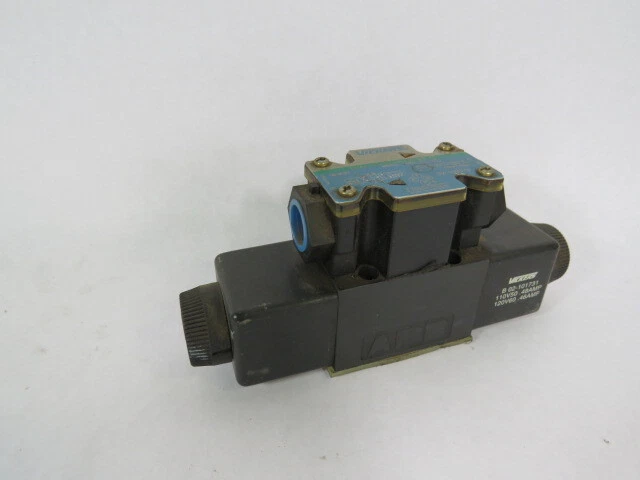Vickers 02-109573 4-Way Directional Control Valve 10.5gpm 1450PSI  USED