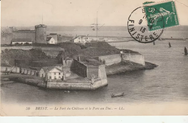 Cpa Brest Le Fort Du Chateau Et Le Parc Au Duc