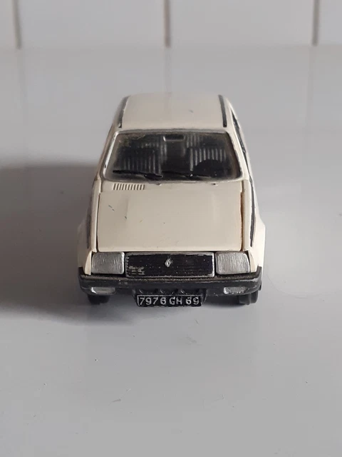Renault R420 rouge (IXO) 1/43e
