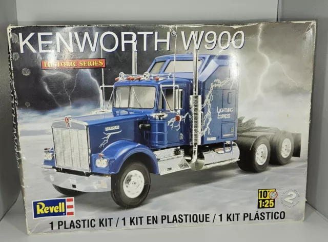 Kenworth W900 Plastic Model Truck Kit 1/25 Scale #851507 by Revell