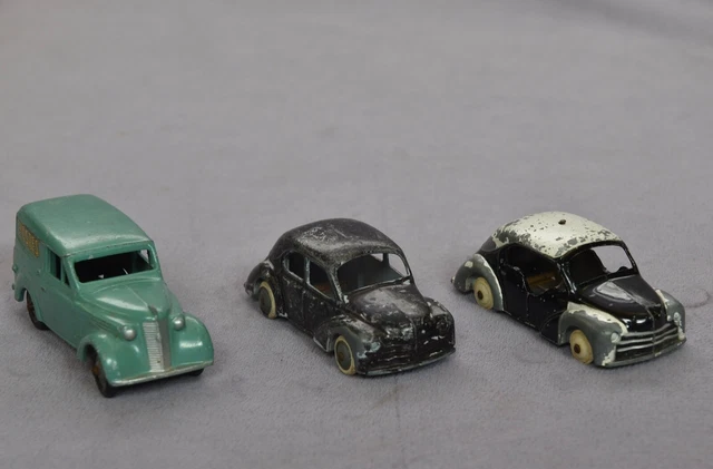 LOT DE 3 VOITURES MINIATURES CIJ échelle 1/43eme Renault Juva 4 poste & 4 cv