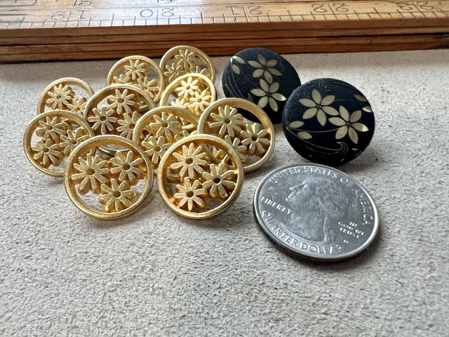 Lote mixto de 12 botones de metal recortados en tono dorado vástago floral trasero