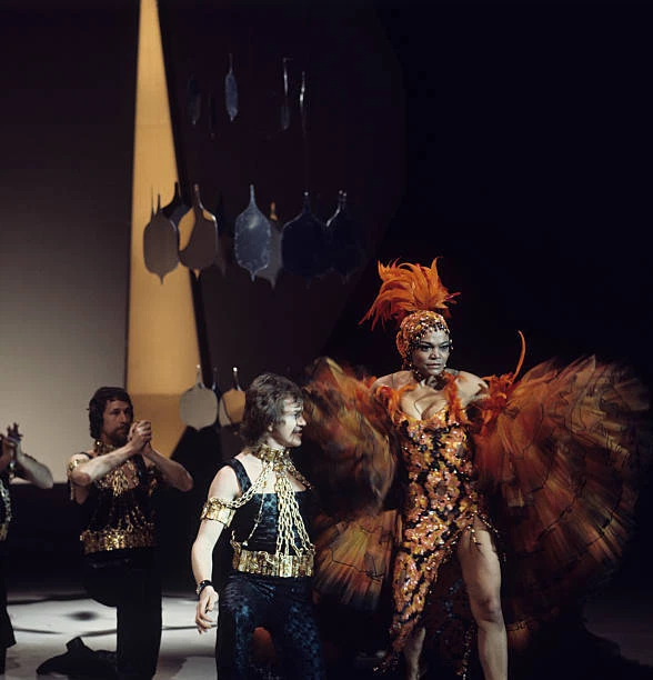 Ertha Kit Singer AMERICAN SINGER AND Actress Eartha Kitt Performs Live 1965 OLD PHOTO 1 ...