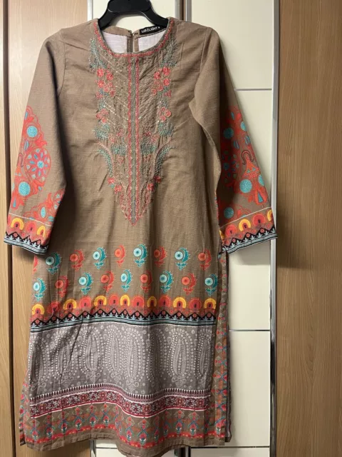 Pakistanische Kleidung / Indische Kleidung