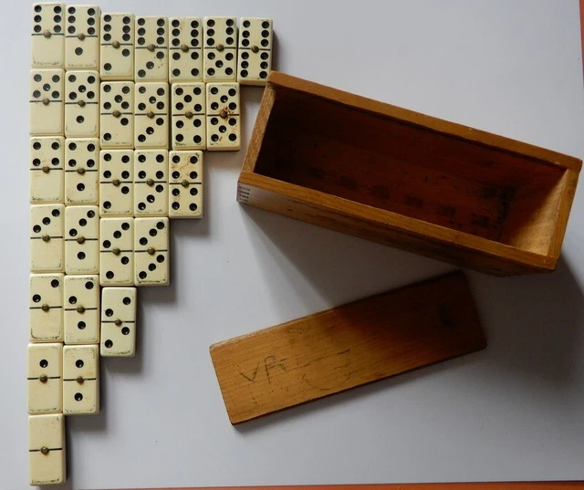 Ancien Jeu De Dominos 28 Pièces – Matériaux Bois Et Os, Superbe état