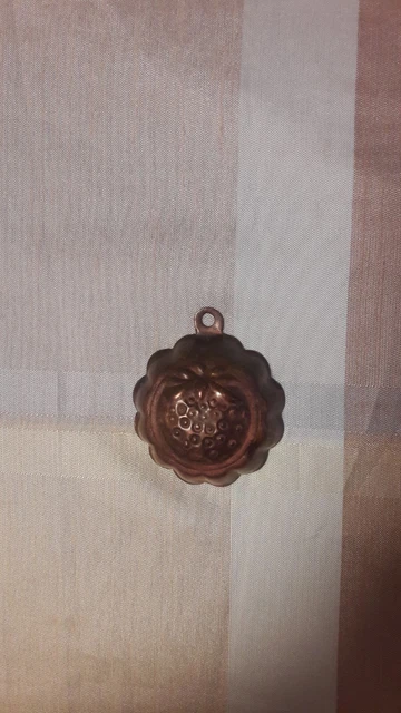 alte kleine Kupfer Backform  mit Motiv erdbeeren selten
