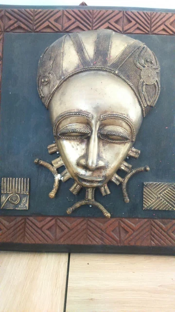 bronze african mask. Masque en bronze africain