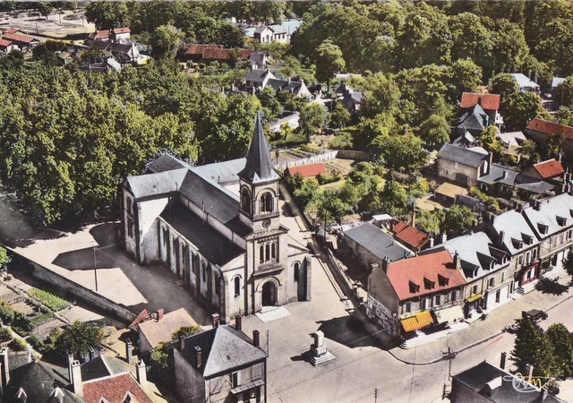 Carte postale 10x15cm postcard LA MACHINE l'église vue aérienne timbrée 1968