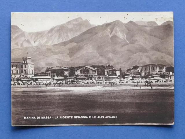 Cartolina Marina di Massa - La ridente spiaggia e le Alpi Apuane - 1951