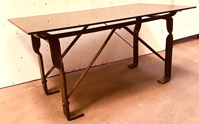 Table Bureau Sculptée XXe - Piétement Fer Forgé Martelé Et Plateau Chêne Brut Clair