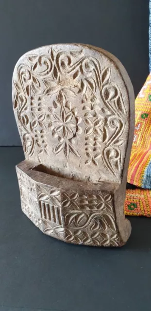 Old Northern Sumatra Carved Wooden Kris Holder …beautiful collection piece