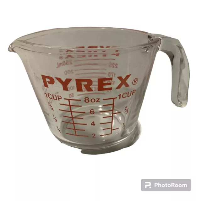 https://www.picclickimg.com/SygAAOSwnmtlYqbu/Pyrex-Red-Lettering-1-Cup-250-ml.webp
