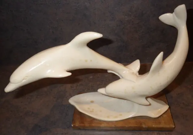 Vintage - Statuette / sculpture couple de dauphins sur socle marbre.