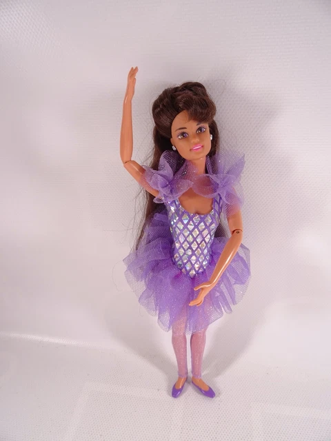 Barbie Ballerina Puppe Im Tutu-Outfit – Mit Spitzenschuhen & Elegantem Dutt, Ab 3 Jahren