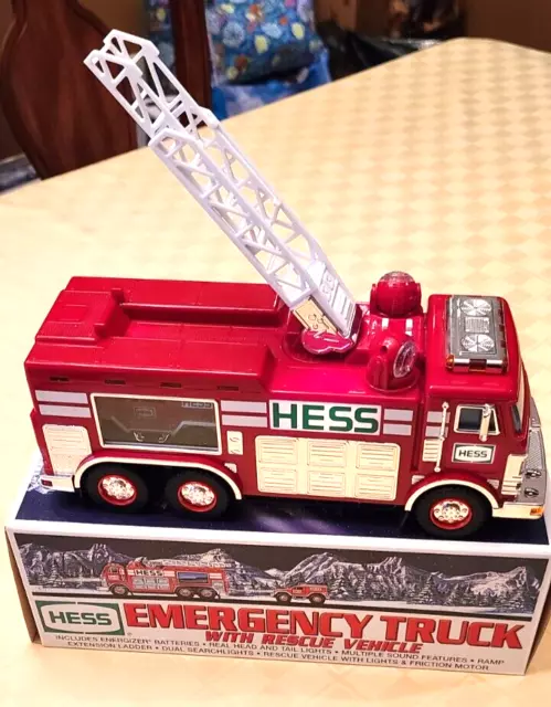 HESS 2005 EMERGENCY TRUCK WITH RESCUE VEHICLE w/Original Box Tested