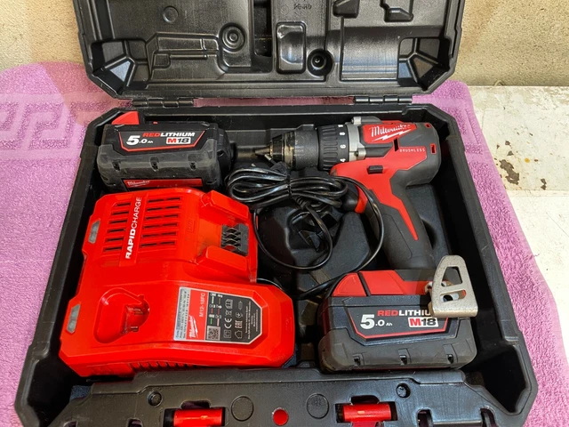 1 visseuse milwaukee M18 CBLDD en tres bon état !!