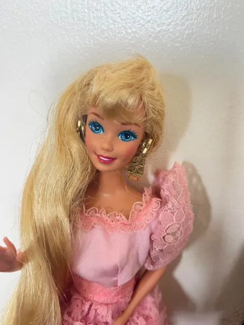 Hollywood Hair Superstar Barbie Vintage 1992. Not her original dress
