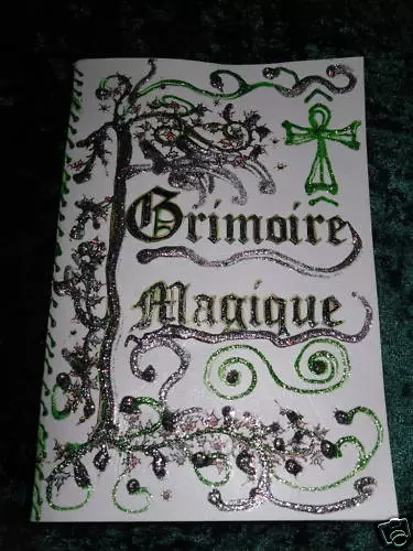 GRIMOIRE LIVRE DES OMBRES FAIT MAIN ESOTERISME MAGIE couverture blanche