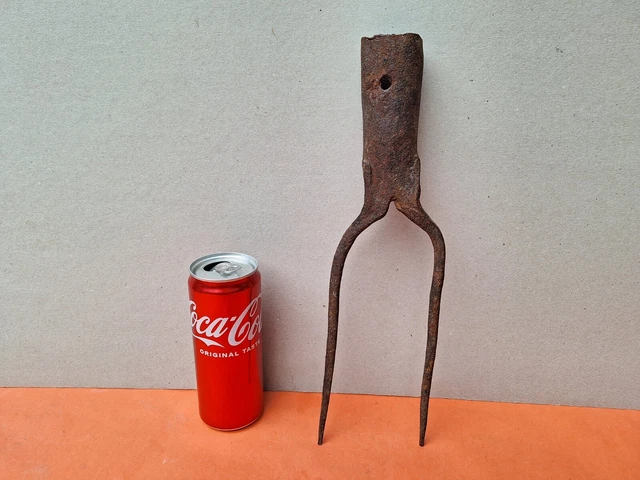 ANTIQUE FORK PITCHFORK HAND FORGED HAND FORGED IRON GARDENING TOOL VINTAGE 19th.