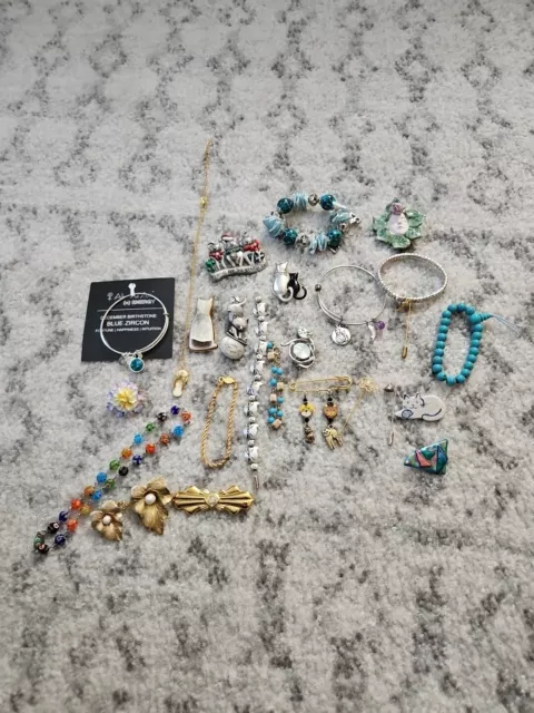 Vintage Mixed Jewelry Lot, Some Cat Themed, 25 Pieces.