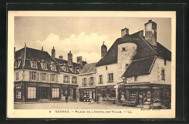 CPA Tannay, Place de l´Hotel de Ville