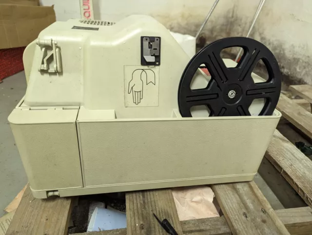 Projecteur vintage de super 8 marque Eumig modèle R2000 couleur blanc