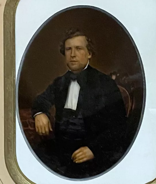 BEAUTIFUL ANTIQUE 19th CENTURY HAND PAINTED PHOTOGRAPH OF A SEATED GENTLEMAN
