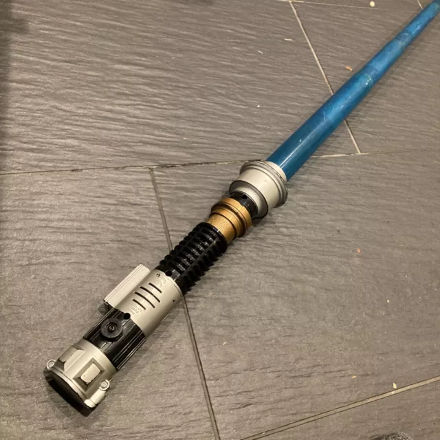 2004 Star Wars Obi-Wan Kenobi Blue Lightsaber Hasbro Light up, Sound & Vibration