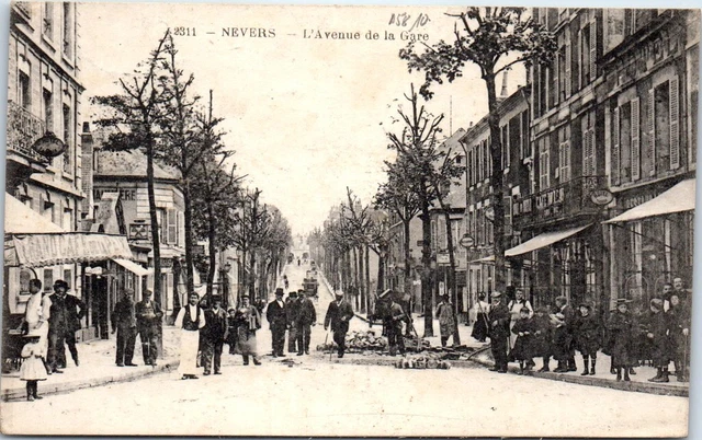 58 NEVERS - l'avenue de la gare -