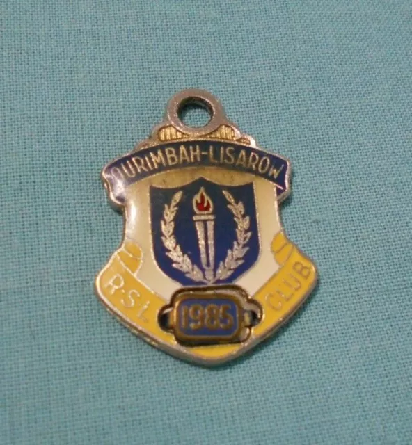 #D618.   1985  Ourimbah Lisarow Rsl Club Member's   Badge  #3399