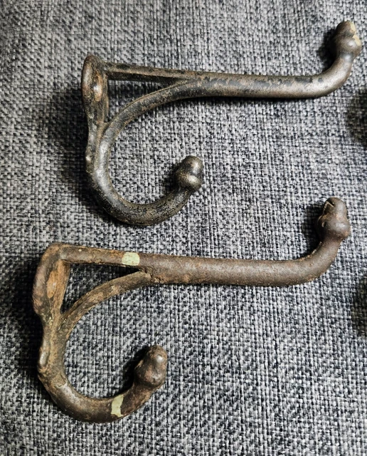 Vintage Cast Iron Coat Hooks Acorn Style Set of 4 3