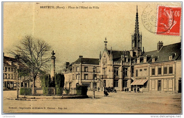 27 BRETEUIL -- la place de l'Hotel de ville