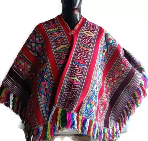 Unisex Poncho Woven in Multicolored Wool Andean Mountains